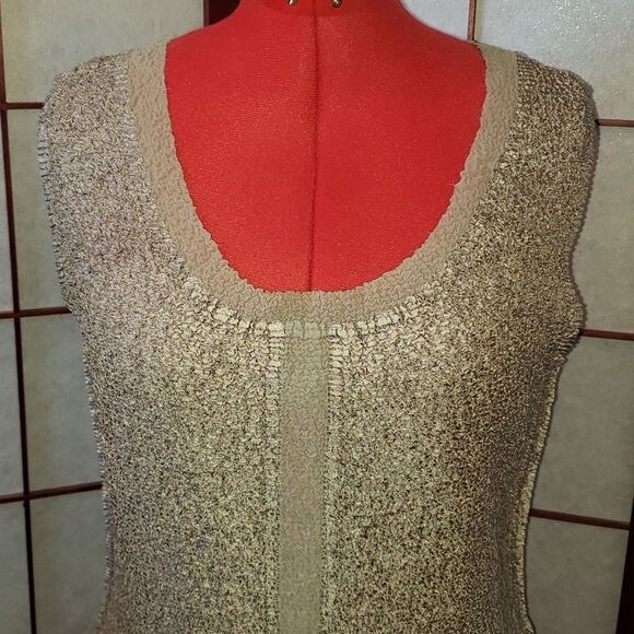 August Max 1X Super Stretchy Shimmery Sleeveless Top - Picture 2 of 8